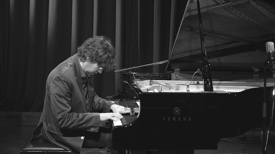 Stephan Graf v. Bothmer "Behind closed Doors" Piano-Solo