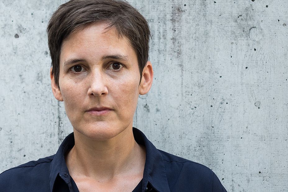 Let’s talk about class: »Hausfrau und Mutter«
