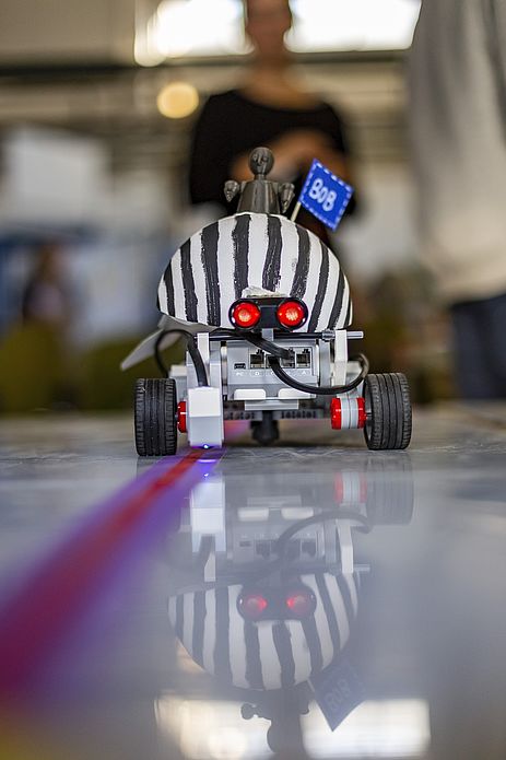 Roboter von Zuhause steuern - kostenloser digitaler Workshop